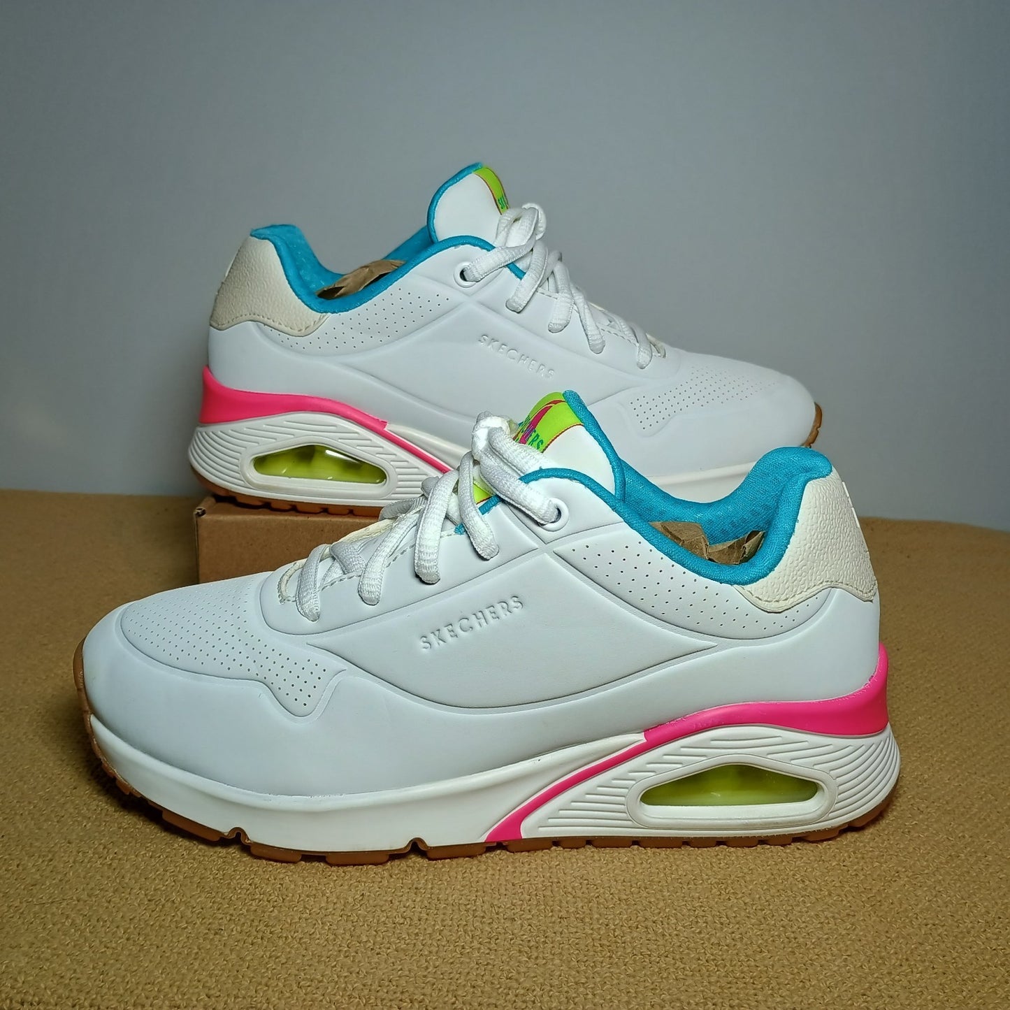 Skechers UNO “Stand On Air” Sneakers – White/Teal/Pink (Women’s 6.5)