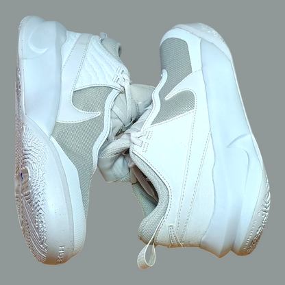 Nike Team Hustle D 10 | Kids US 6Y | CW6735-101